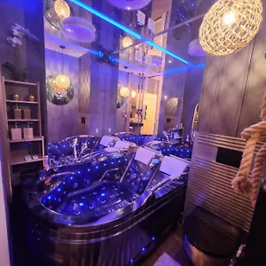  Apartament Wola Wyjatkowe Z Jacuzzi, Sauna I Fotelem Do Masazu - Exceptional In With Jacuzzi, Sauna And Massage Chair